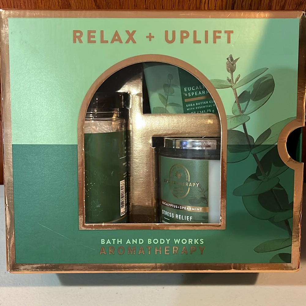 RELAX+ UPLIFT BATH AND BODY WORKS AROMATHERAPY.